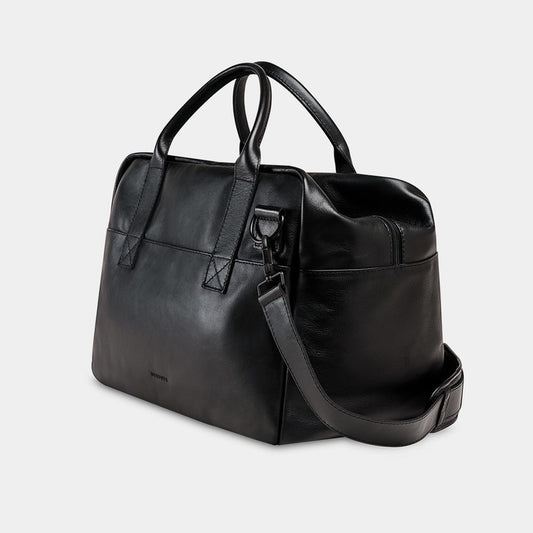 Nordweg Nomad leather weekender duffel bag in black, side view with shoulder strap