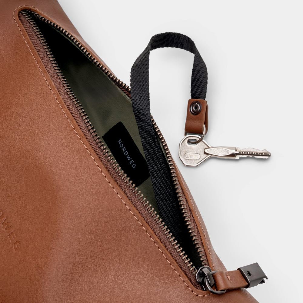 Pulse Leather Sling Bag in Caramel, key detail