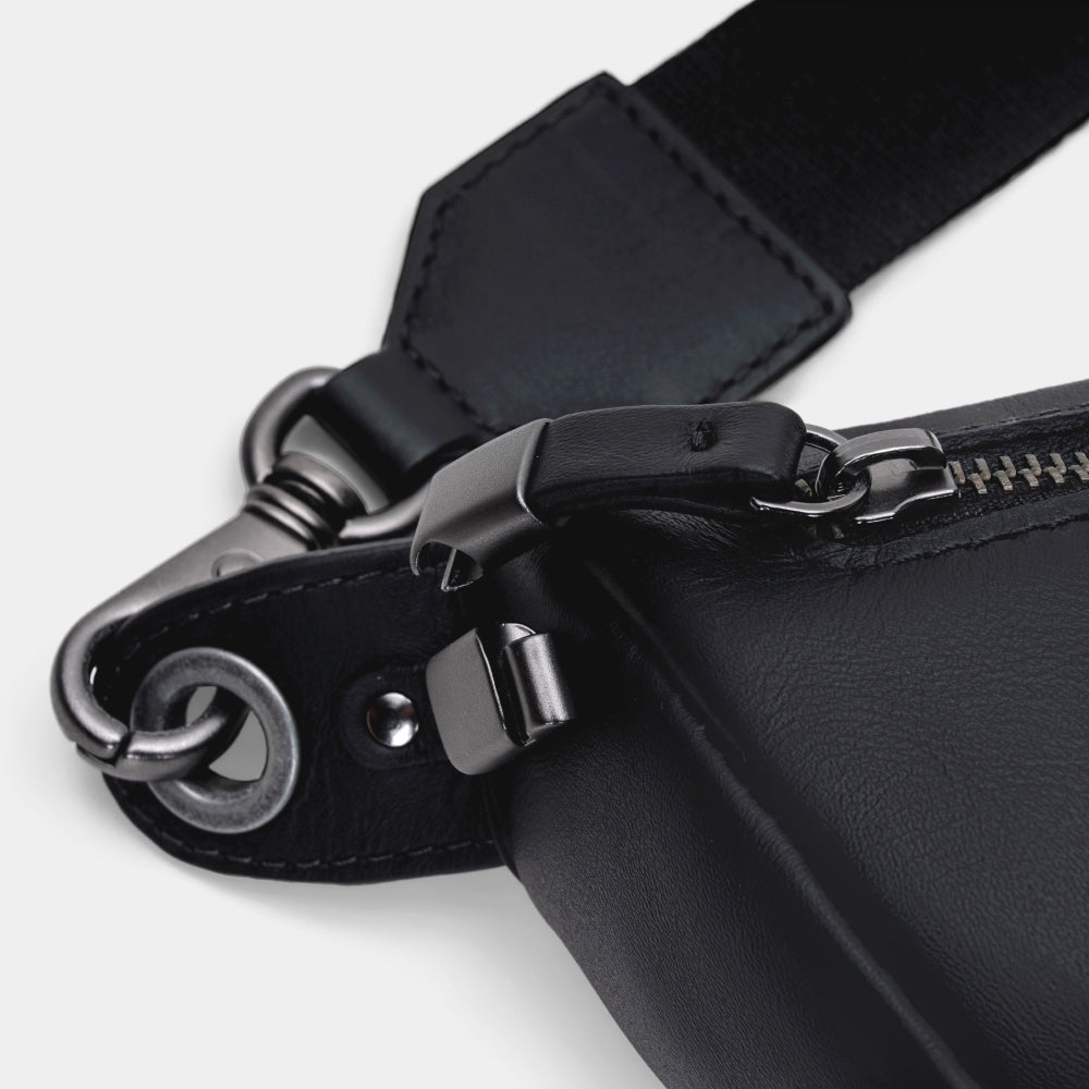 Pulse Leather Sling Bag in Black, zipper lock detail
