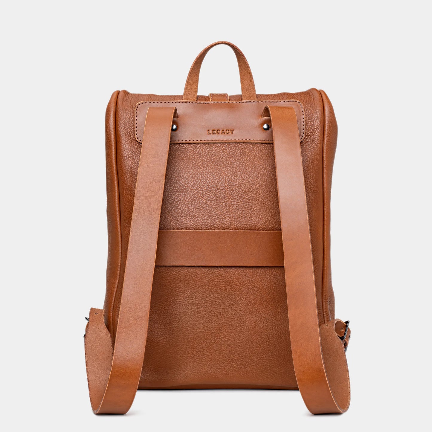Costas da Mochila Legacy Nordweg Cognac com passador de mala e alças em couro Soleta full grain