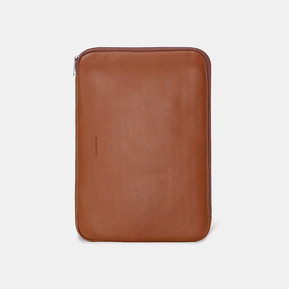 Caramel removable laptop sleeve for the Nordweg Nomad leather laptop backpack
