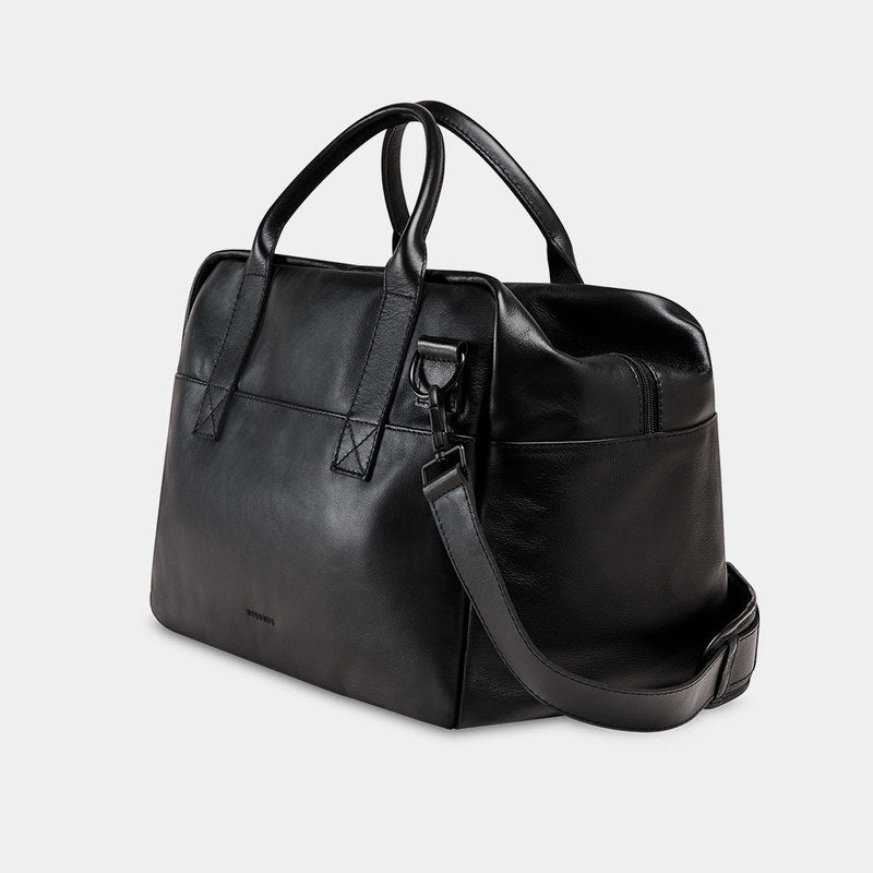 Nordweg Nomad leather weekender duffel bag in black, side view with shoulder strap